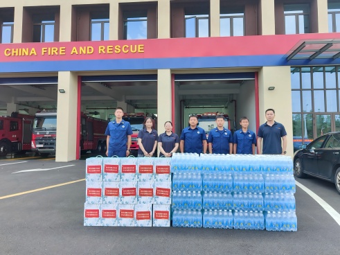 1754529539871600h3VW.jpg 消防站慰问(1).jpg