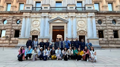 1758705234761749zW9n.jpg 马德里邮政总局(1).jpg